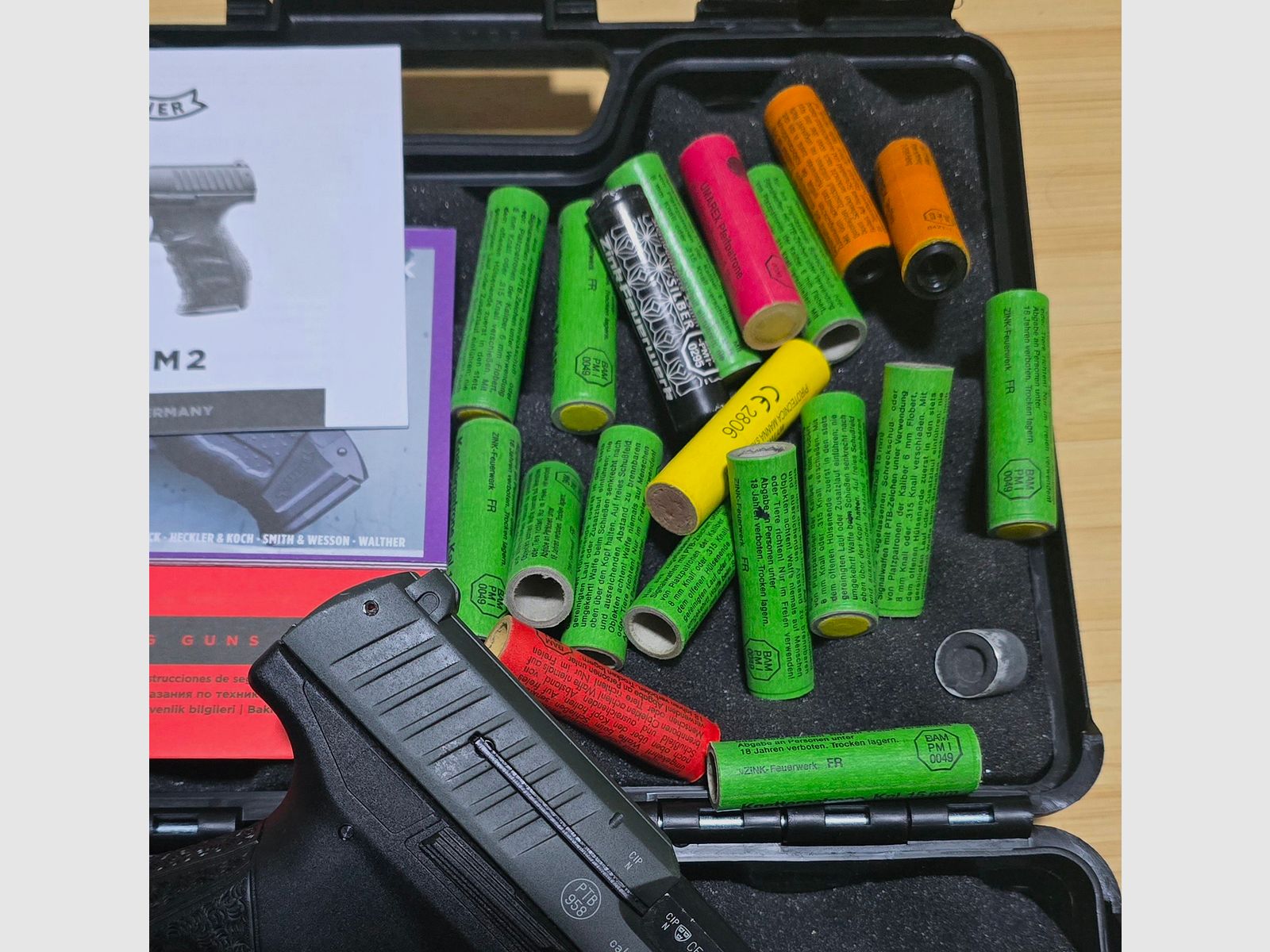 Walther PPQ Schreckschuss 9mm PAK Silvester Set Pyros