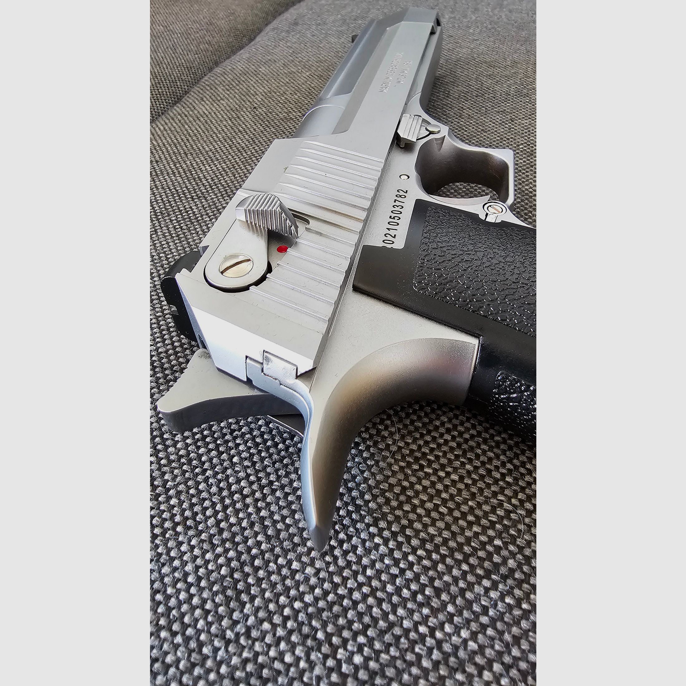 DESERT EAGLE .50AE GBB, SILVER  MAGNUM RESEARCH CYBERGUN