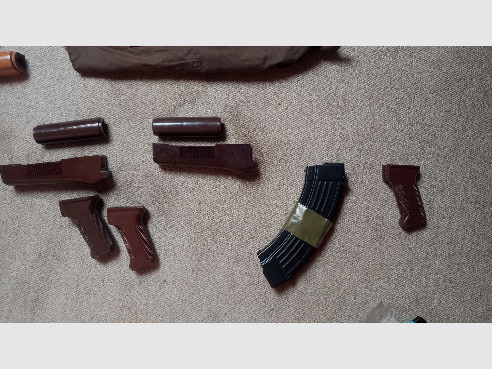 Ostdeutsche AKMS MPi Handschutz Garnitur für AKM und AK74 Bakelit und Plaste // mittelbar Einbau auch NEDI SDM Type 56 möglich