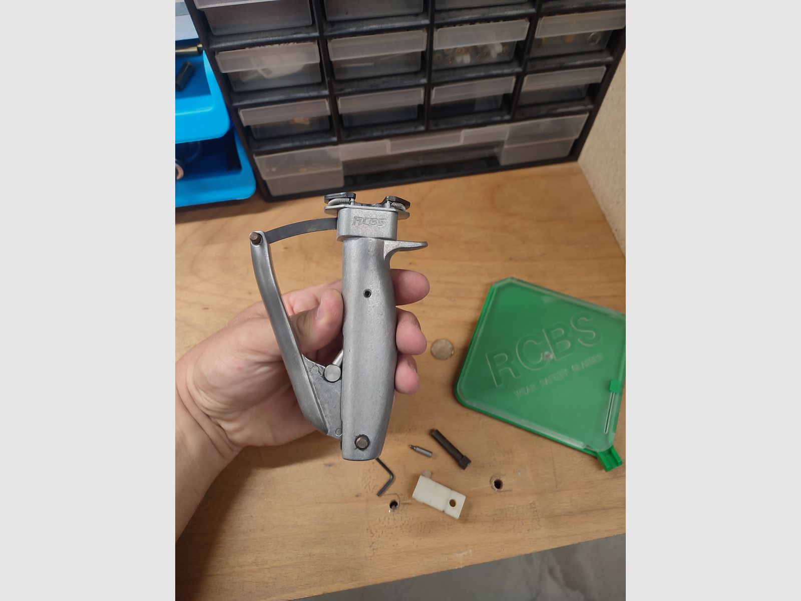 universal hand primer tool