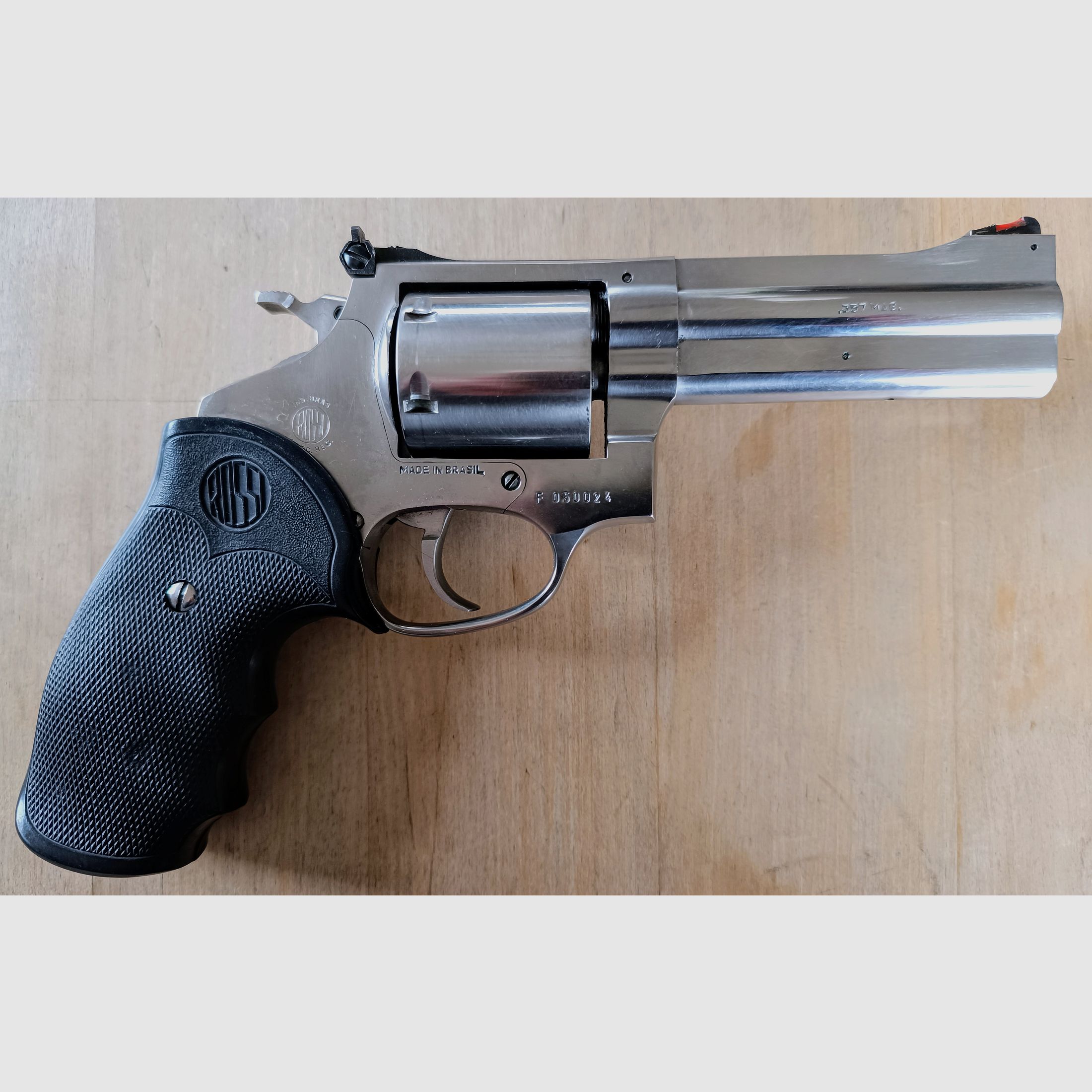 Revolver Marke Rossi Modell 711   .375Mag  4''  Stainlesssteel  Ausführung