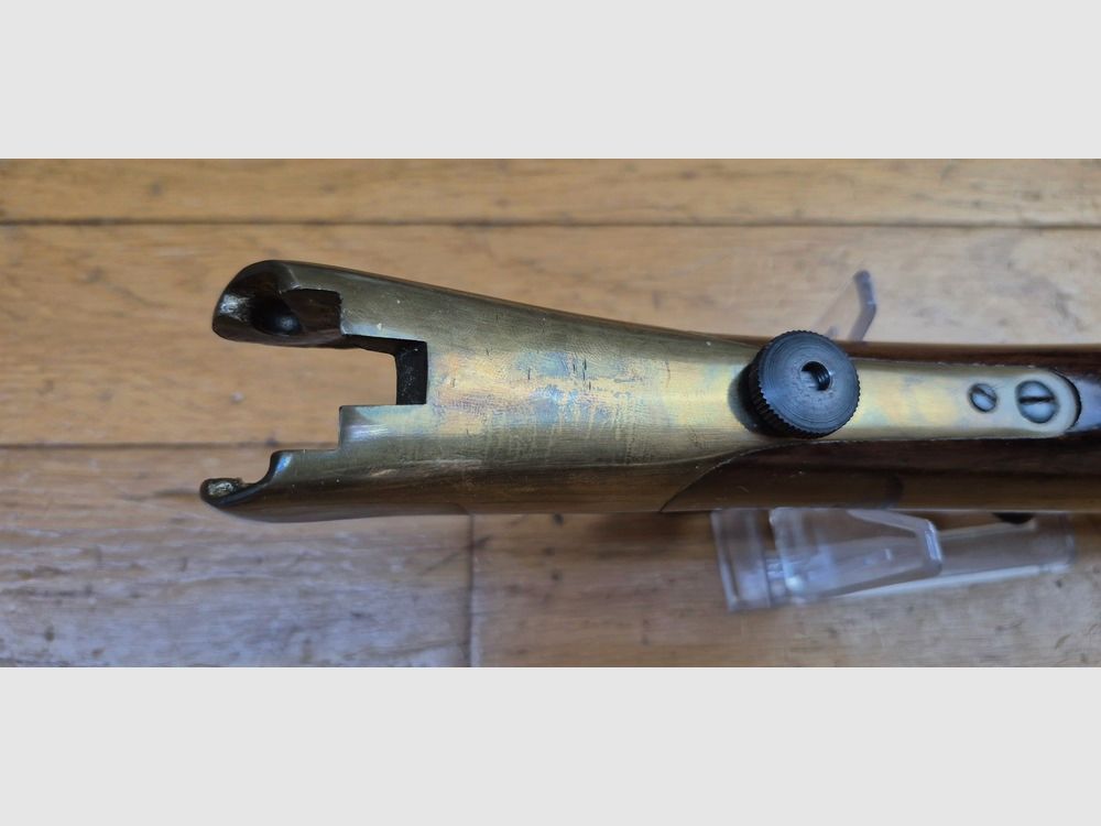 Sehr schöner und seltener Revolver 1873 „AMERICAN BUNTLINE“ – Kal. .44 WCF (.44-40) – Lauf 18“ (46 cm !) – Abnehmbare Schaft aus Holz und Messing – Herstellung von Uberti aus 1972 – Einwandfreie Mechanik – Sehr guter ästhetischer Zustand – TBE/TBE+, Bild 39 von 39