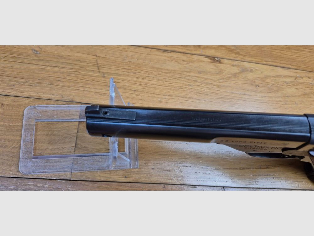 Très Beau pistolet semi automatique Hi-Standard made in USA – Modèle Supermatic Citation en .22LR – Arme de 1958 – Plaquettes noyer quadrillées main d&rsquo;origine non remplacées – Bronzage 98% – Canon mi-lourd miroir en 5.5 pouces avec superbes rayures – État excellent – TBE++, image 16 sur 23