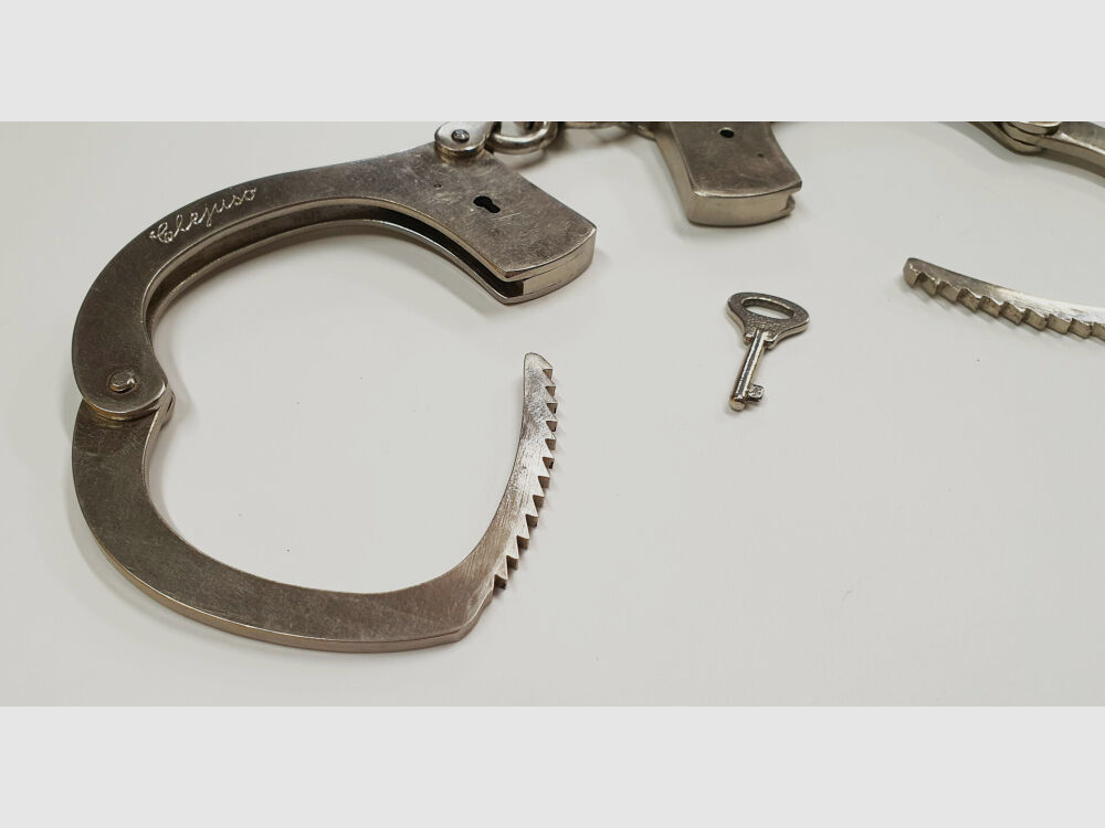 CLEJUSO Clemen & Jung e.K. Handfessel CLEJUSO No. 12 D , steel nickel plated Handschelle, Made in Germany, gebraucht