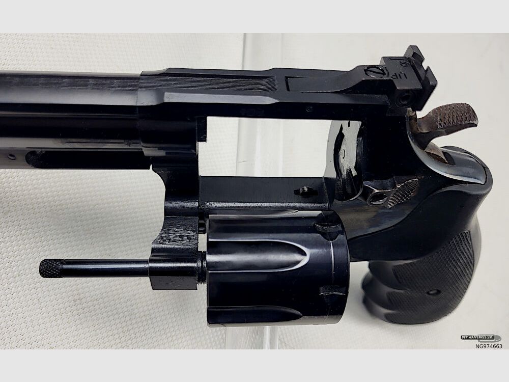 Taurus 689