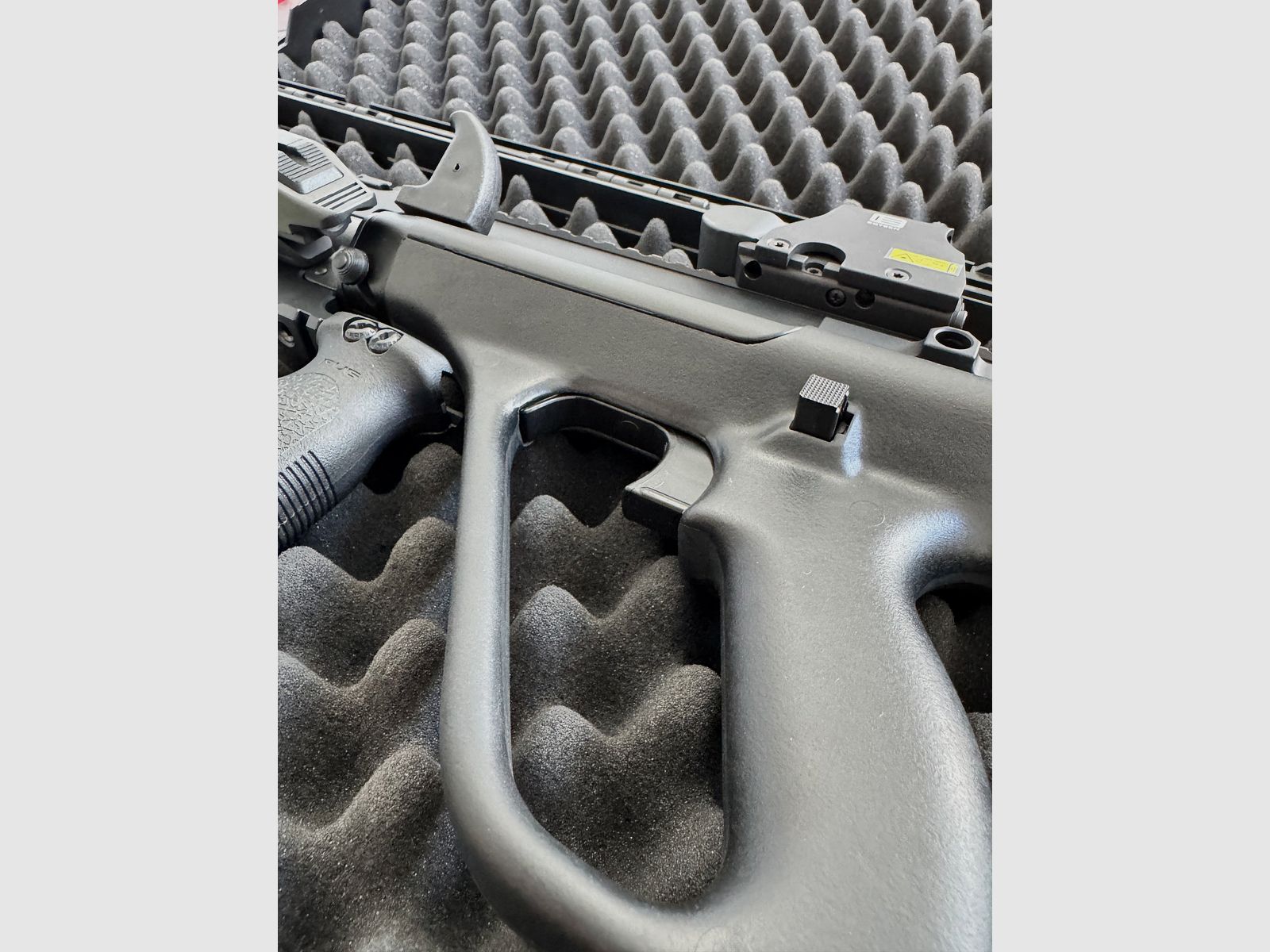 Steyr AUG-Z A3 S.W.A.T. incl EOTECH XPS2-0 & Streamlight TLR RM2