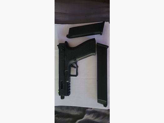 Neuwertige Novritch  ssp 18  + 50 er gasmagazin 