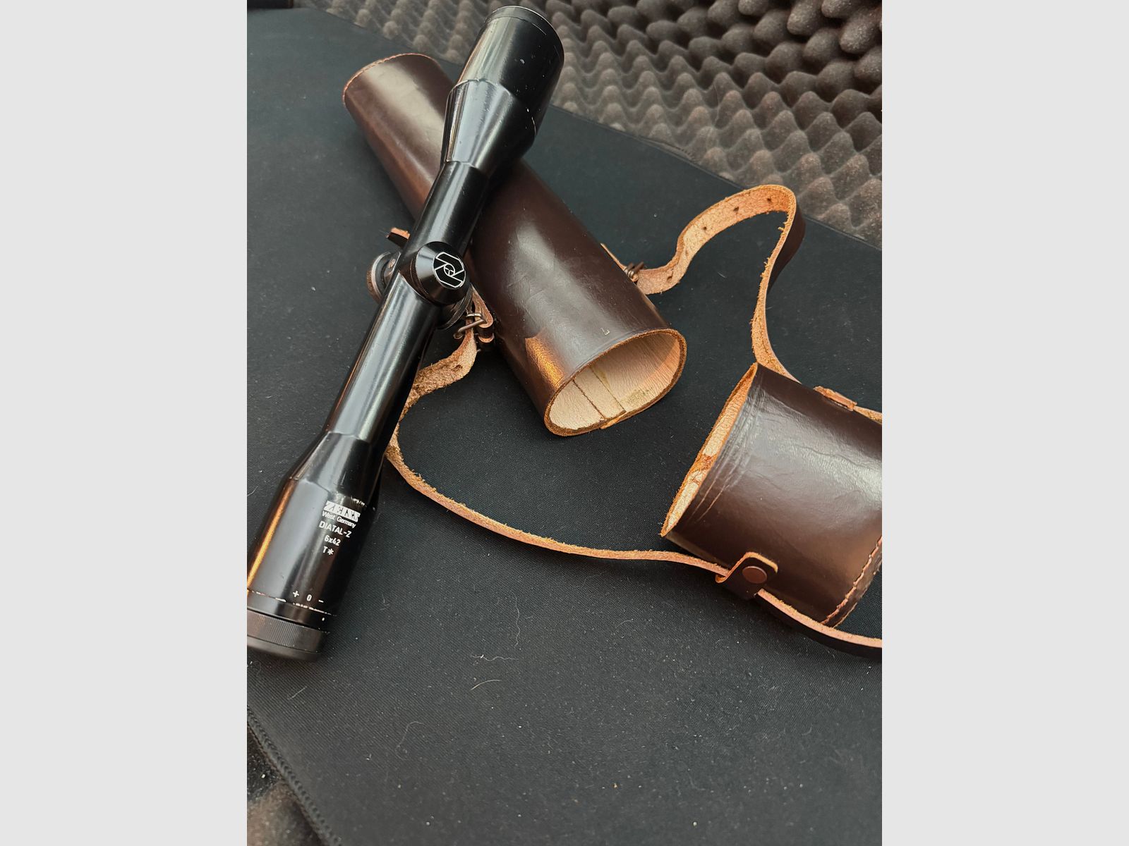 Leather case for riflescope, 330mm long, suitable for scopes with a diameter of 42mm +/-