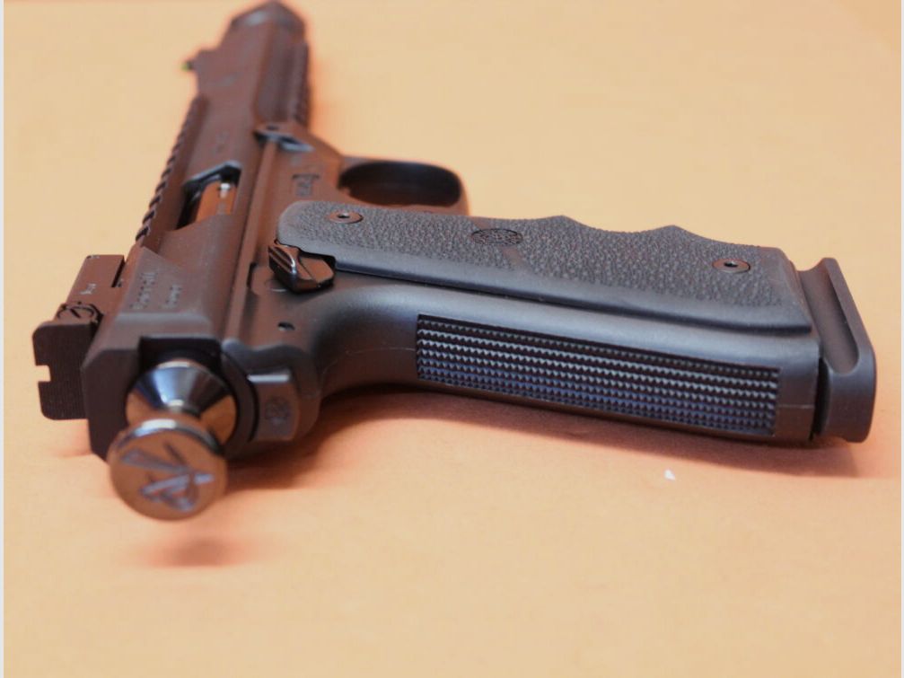 Volquartsen Ha.Pistolet .22lr Volquartsen Mk IV Frame 22/45 Black Mamba 6" lufa/ kompensator/ gwint 1/2-28