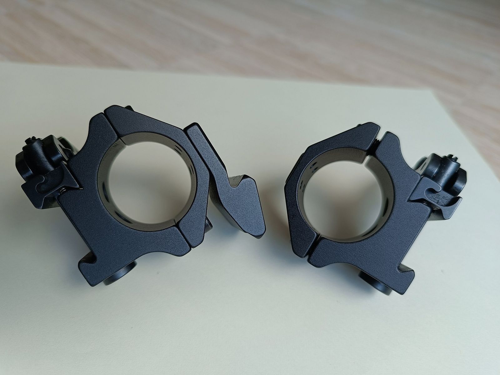 Montaż pierścieniowy celownika Era Tac z dźwignią zaciskową Picatinny 30 mm T1003-0010