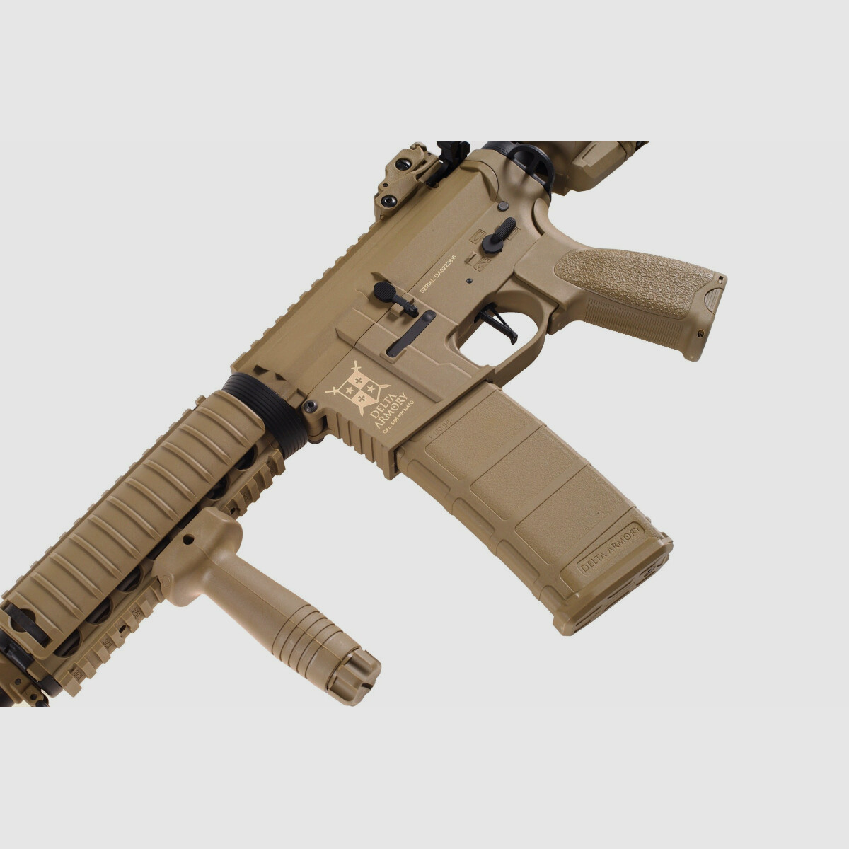 AR15 CQB-R CHARLIE TAN S-AEG Rifle Airsoft Libre a partir de 18 Años | Delta Armory