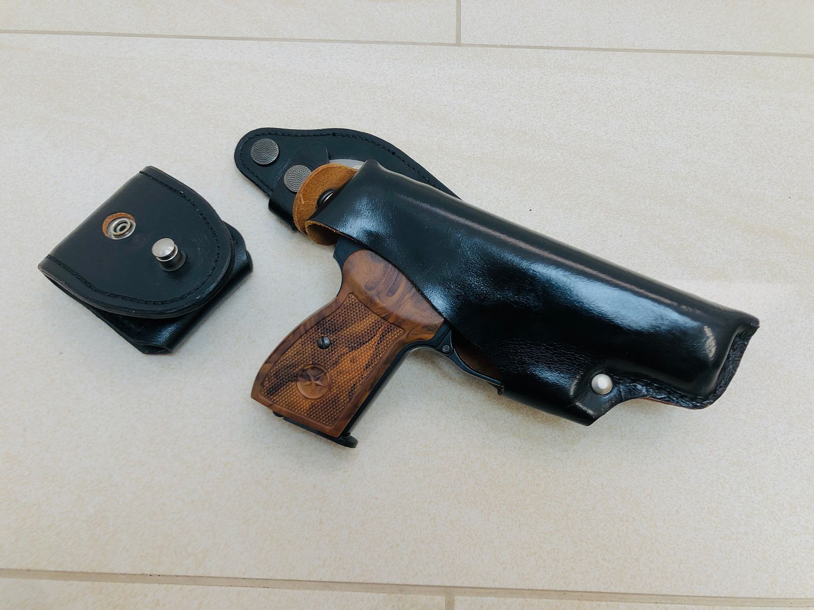 ••• Dienstholster DBGM GM 77 16 273 Dienstholster Makarov H&K P7 •••