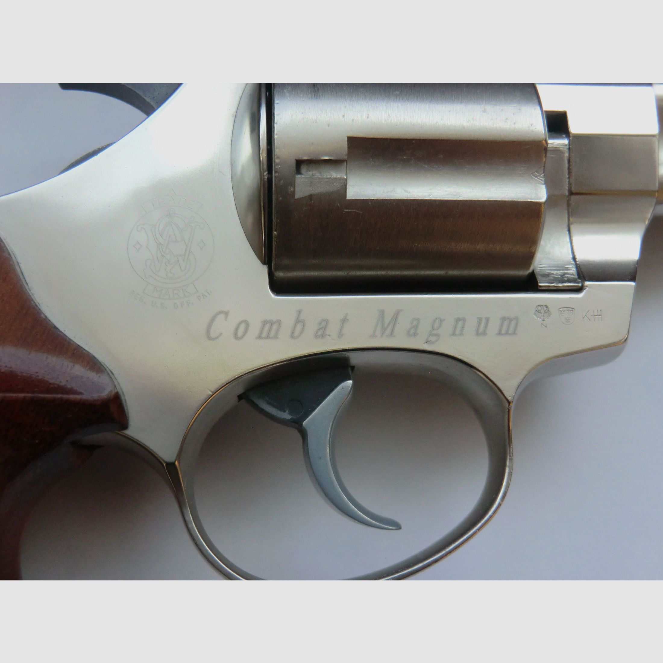 Smith and Wesson Combat Magnum Revolver Cal.45 vernickelt inkl. Schalldämpfer und Munition PTB 617