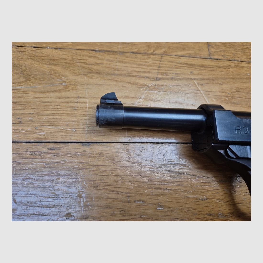 Sehr schöner Walther P38 Pistol – Walther-Fertigung von Dezember 1941 – Originalbrünierung zu 99% – Makellose Mechanik – Wunderschöner Spiegel-Lauf – 100% Originalteile – Monomatrikulation außer Magazin – Ausgezeichneter Zustand – TBE+, Bild 7 von 22