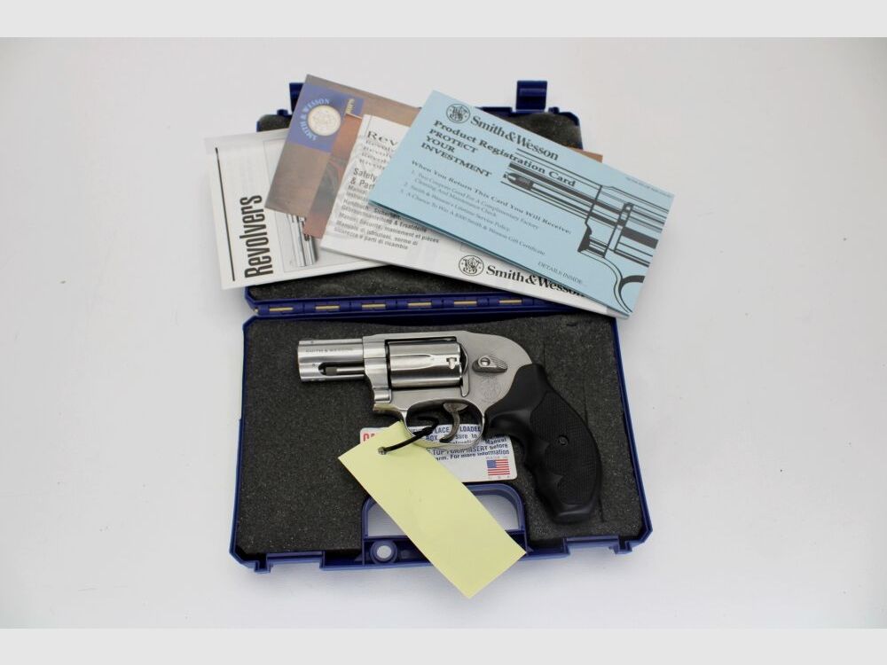 Revolver Smith & Wesson 649-3 with concealed hammer .357Mag