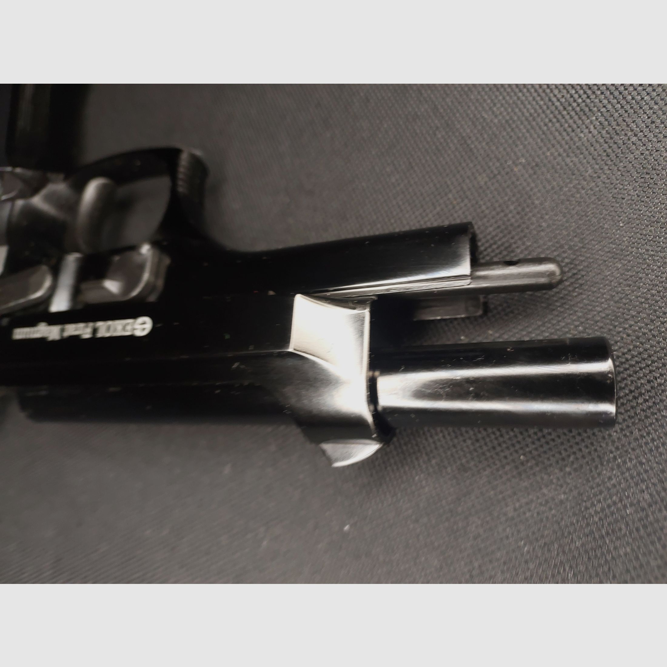 Pistola de fogueo Ekol Firat Magnum en negro, calibre 9mm P.A.K. (PTB 1112) como nueva!