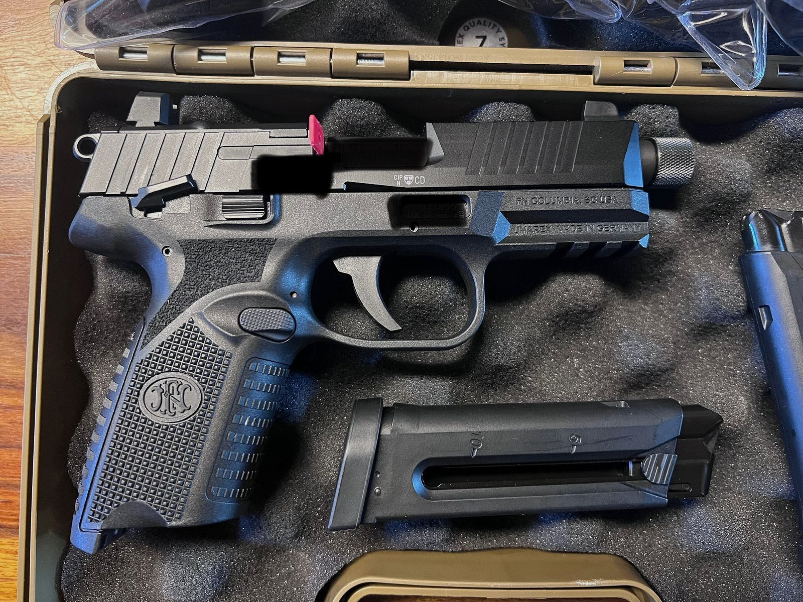 FN 502 (negro) + 7 cargador