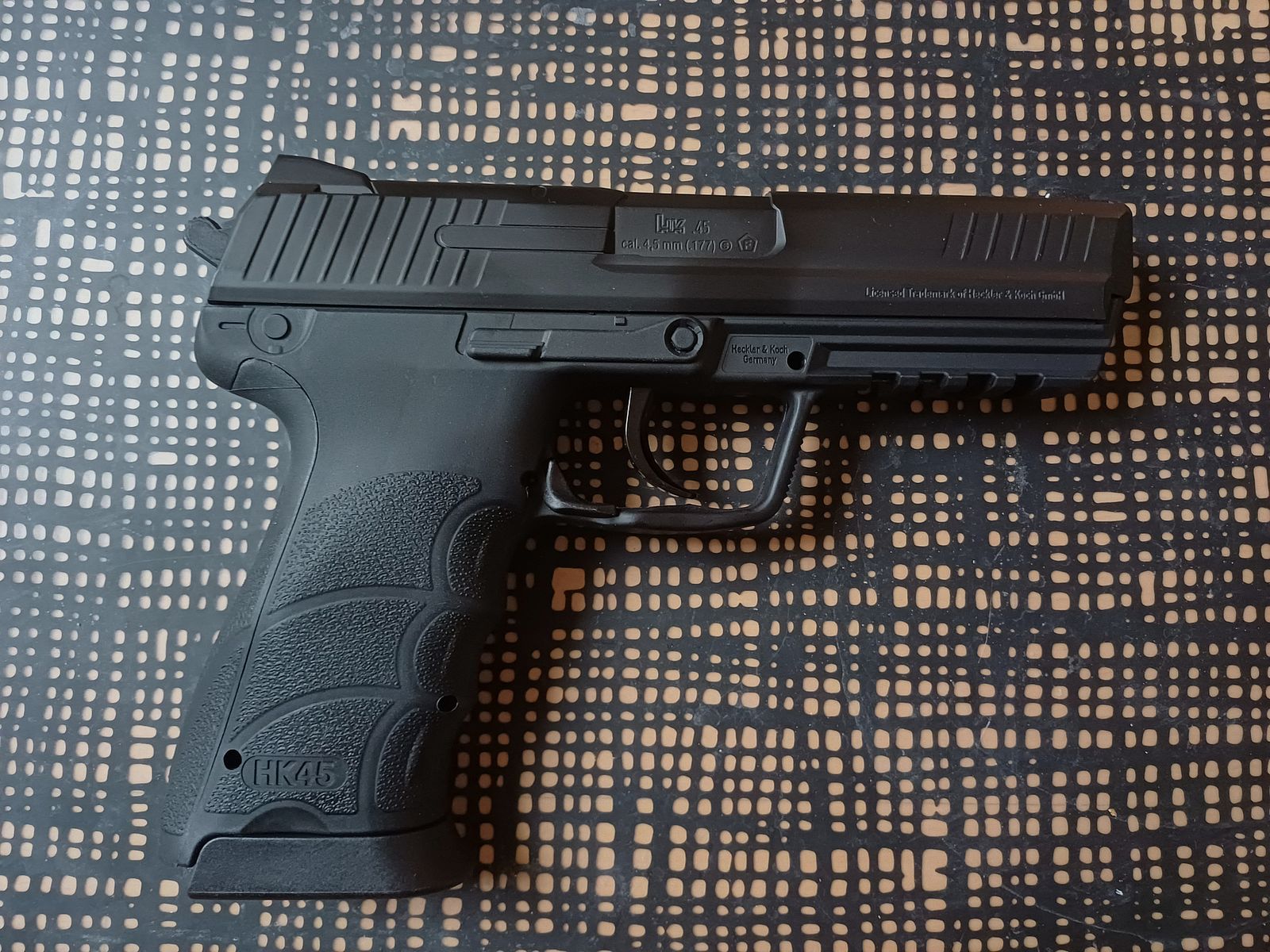 Umarex Heckler & Koch HK45 CO2 air pistol with metal slide 4.5 mm BB WITH INVOICE