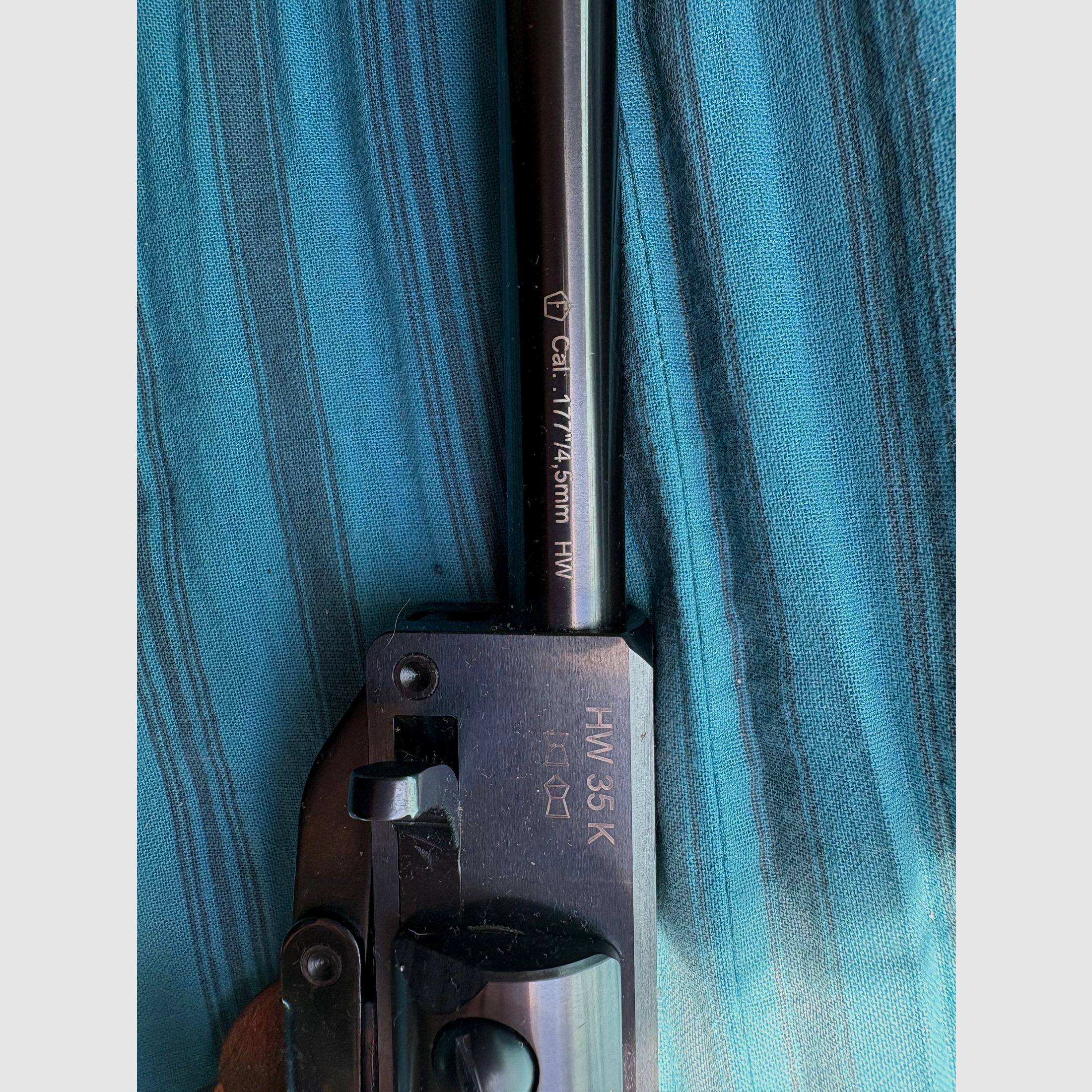 Weihrauch HW 35 K air rifle 4.5 mm with scope and bag