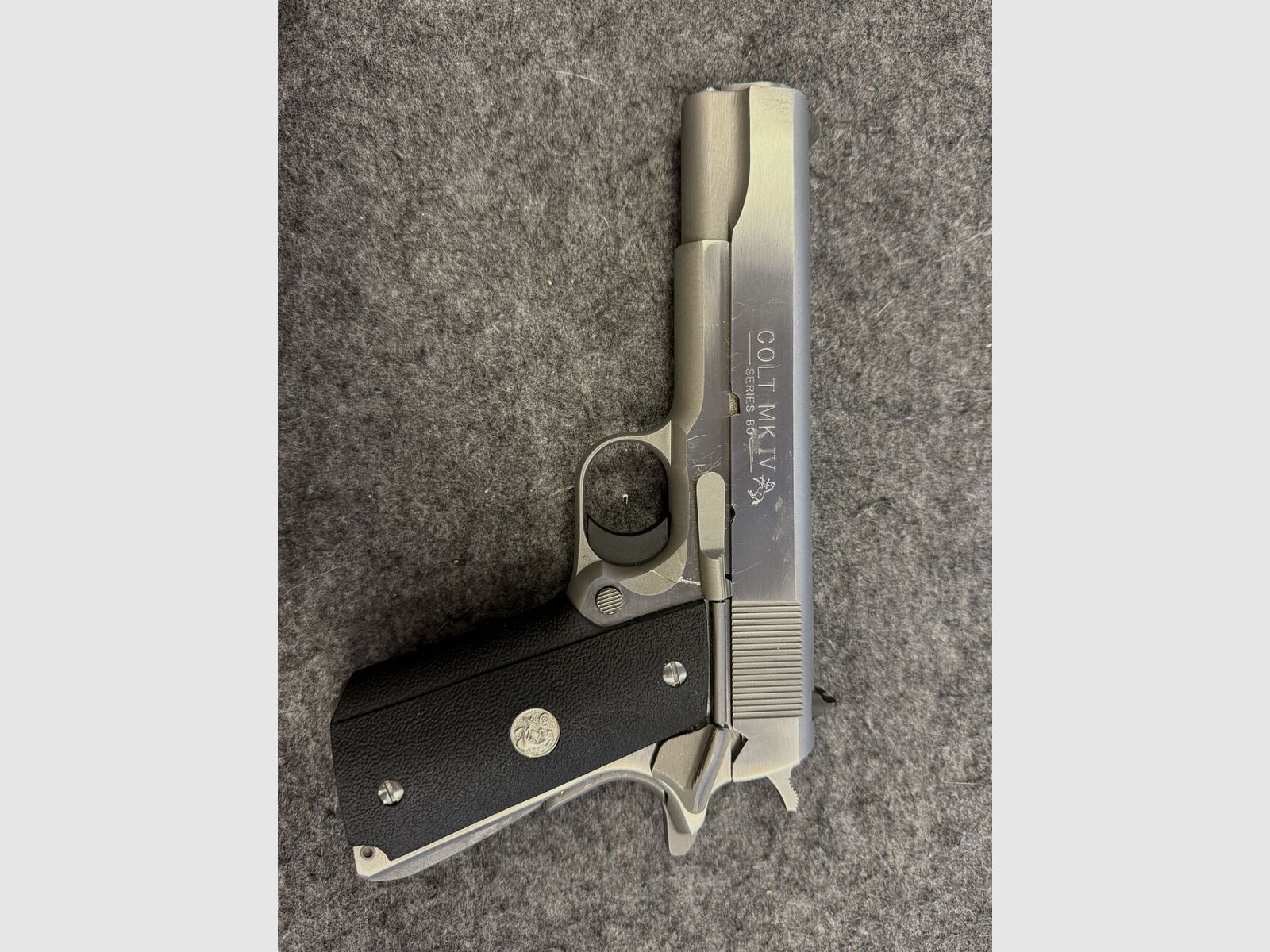 Pistola Colt .45 Auto Colt Government, imagen 3 de 6