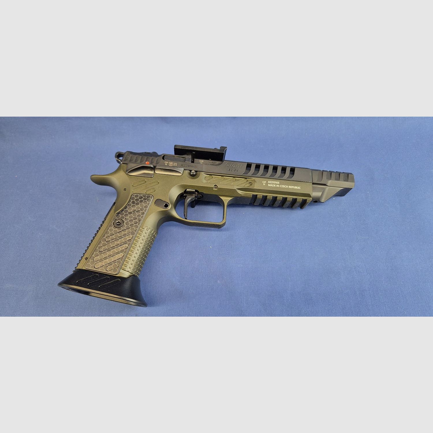 Arma Zeka Giant Kal.9x19mm Black/OD Green 20 Schuss (Vorführwaffe unter 500 Schuss durch), Bild 2 von 4