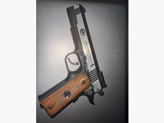 Colt Special Combat Classic 4.5 mm BB air pistol