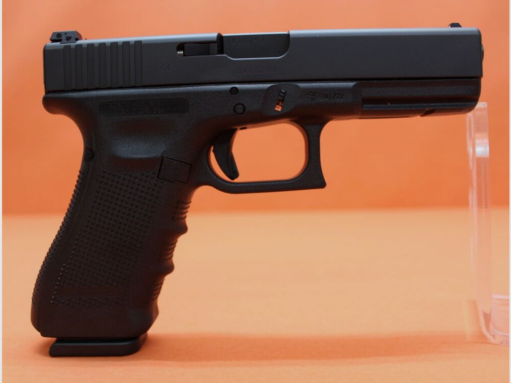 Glock Ha.Pistola 9mmLuger Glock17 Gen4 (ADJ) Canne 114mm/ Caricatore di riserva (9mmPara/9x19)