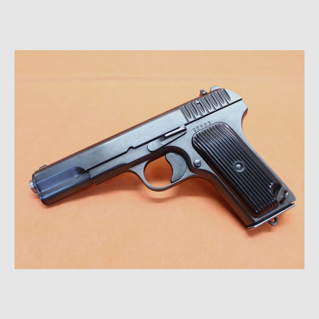 Radom Ha.Pistole .22lr Radom Tokarev TT-33 Sportowy Fabrikzeichen 11 im Oval mit Ladepatronen