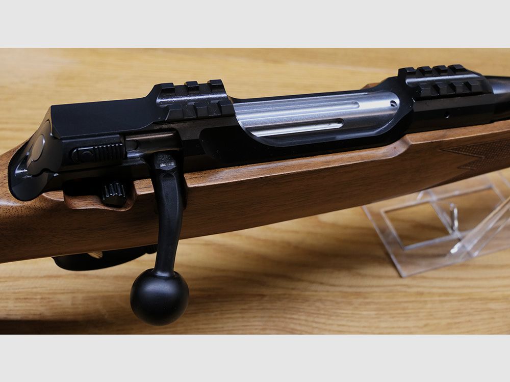 Anschütz 1782 / calibro .308 Win. / filettatura M15x1 / lunghezza canna 47cm / calcio Classic