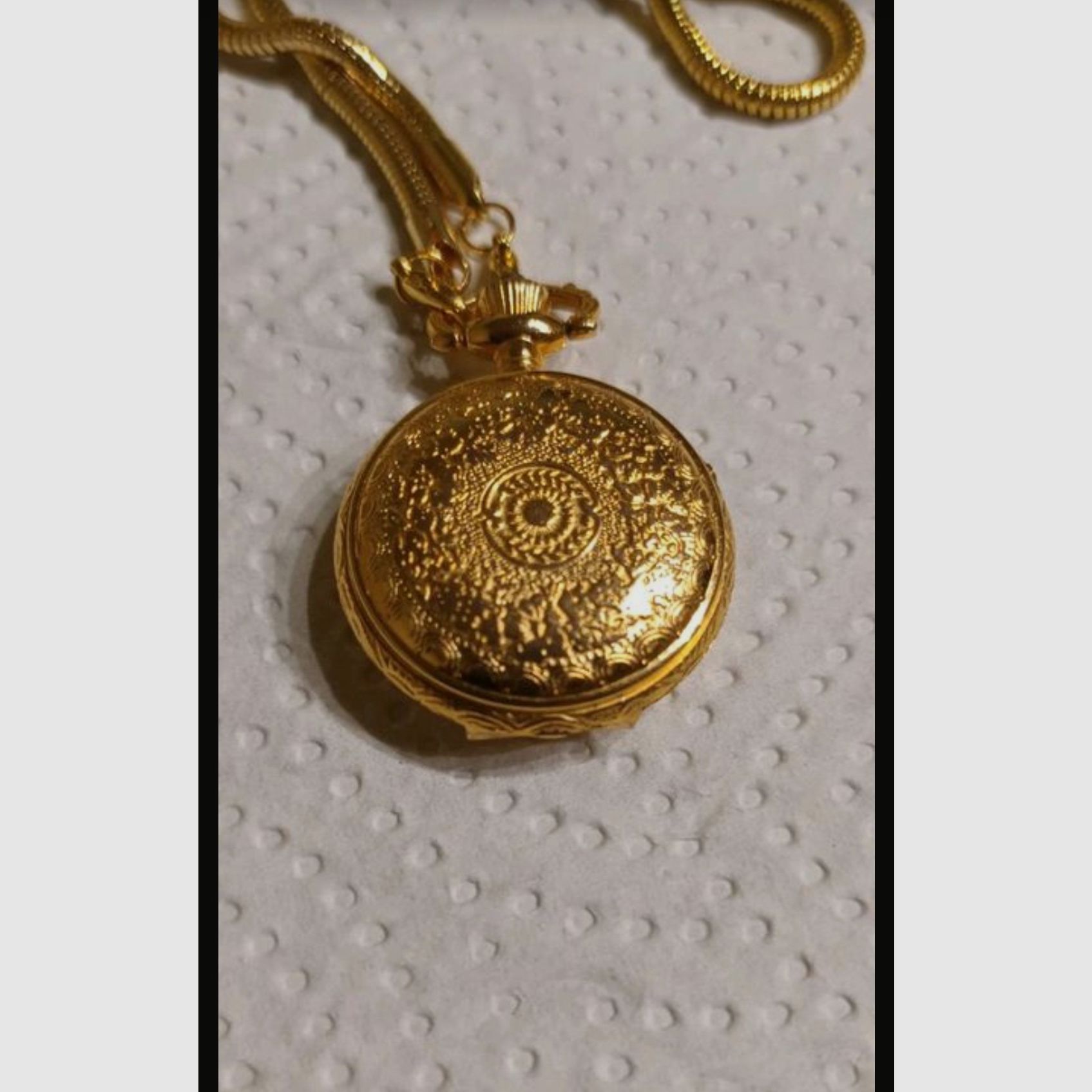 Ladies watch with necklace