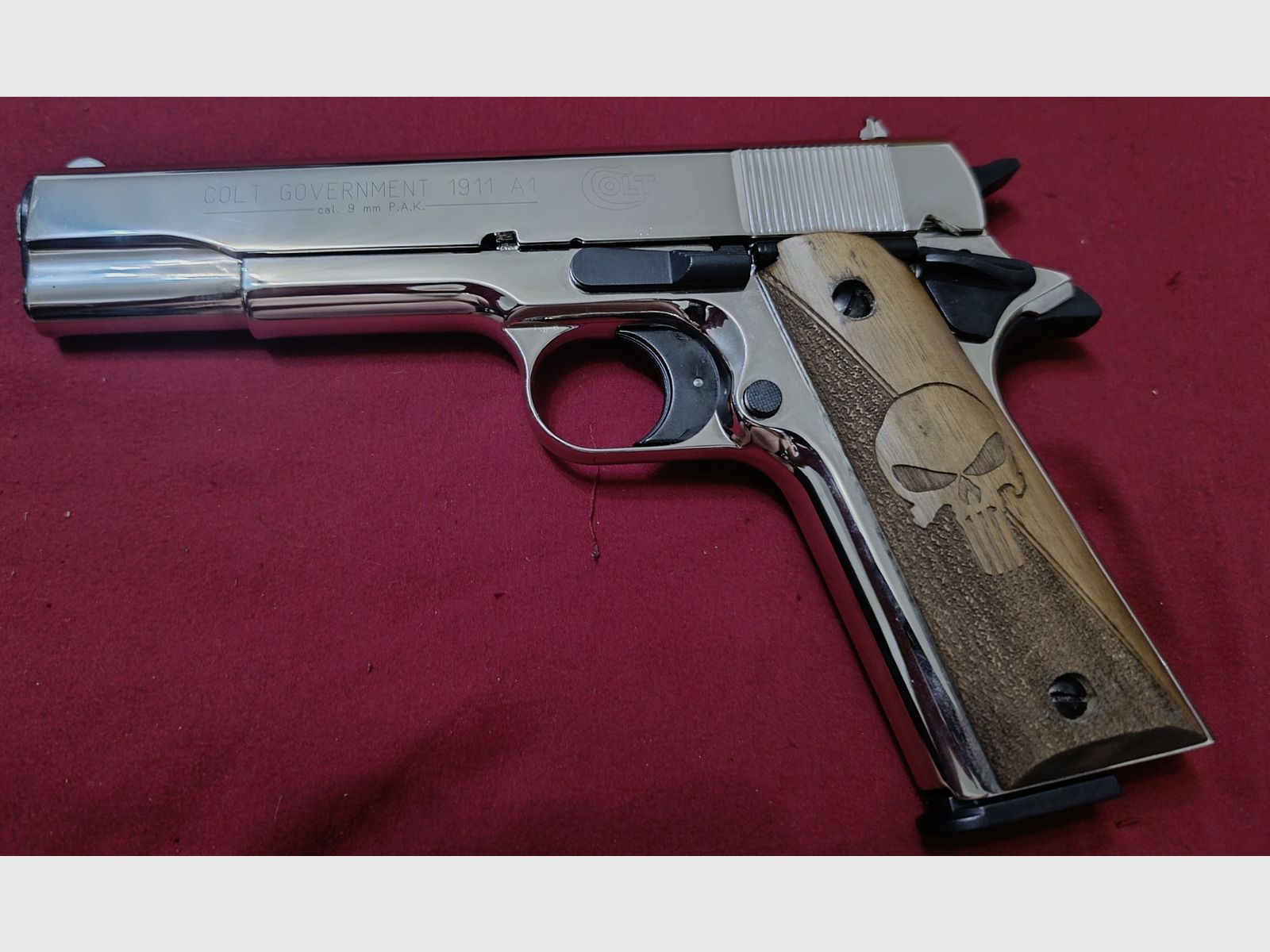 Colt 1911 A1 Chrom/Punisher Umarex
