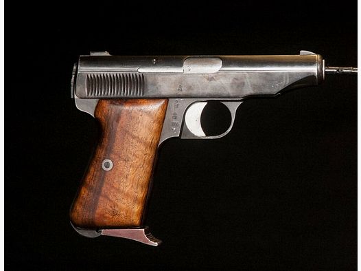 Pistola de pequeño calibre Bernadelli para disparo de remate en caza de trampas