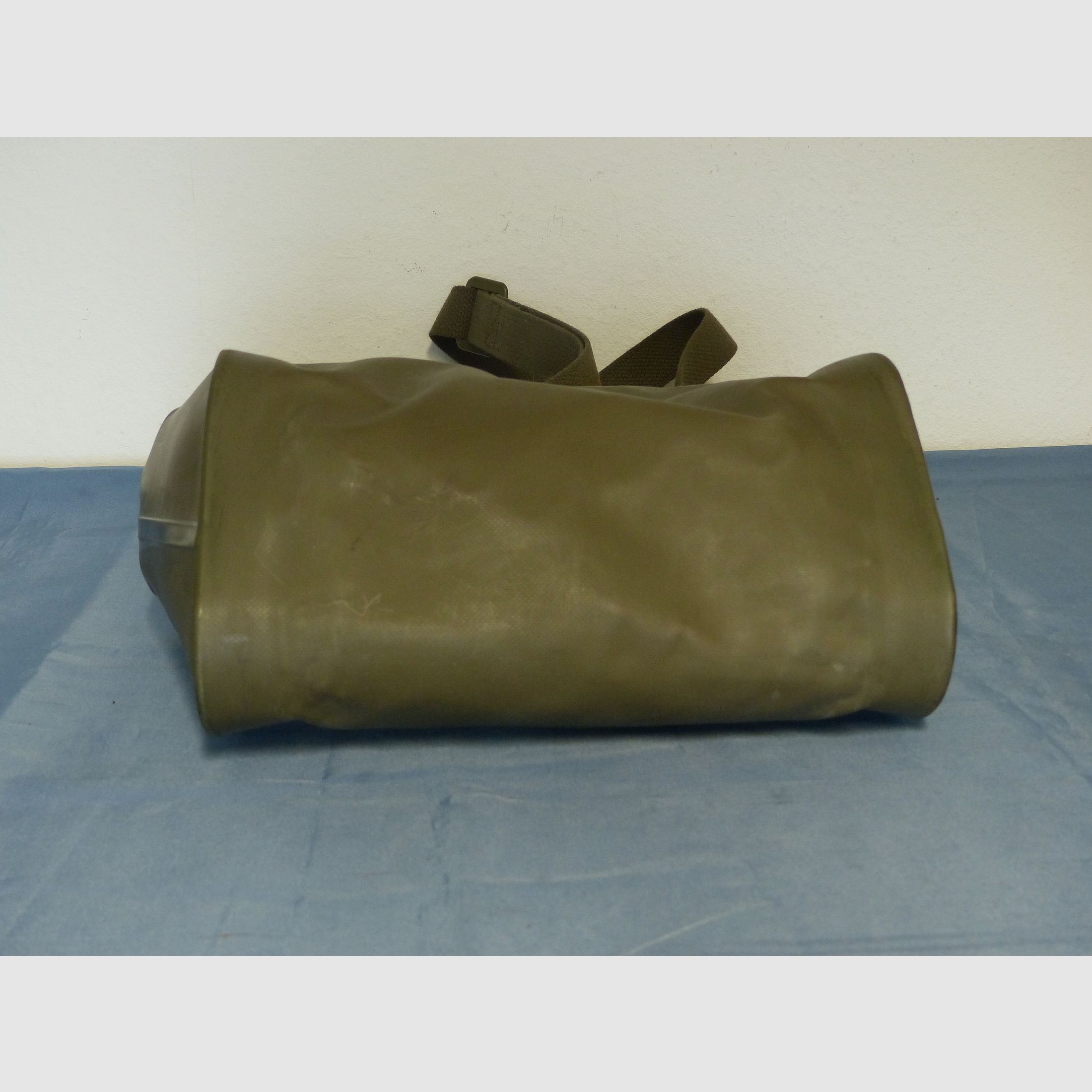 Bundeswehr ABC-beschermingsuitrusting transporttas, gasmasker 2 filters en accessoires BW jaren '70