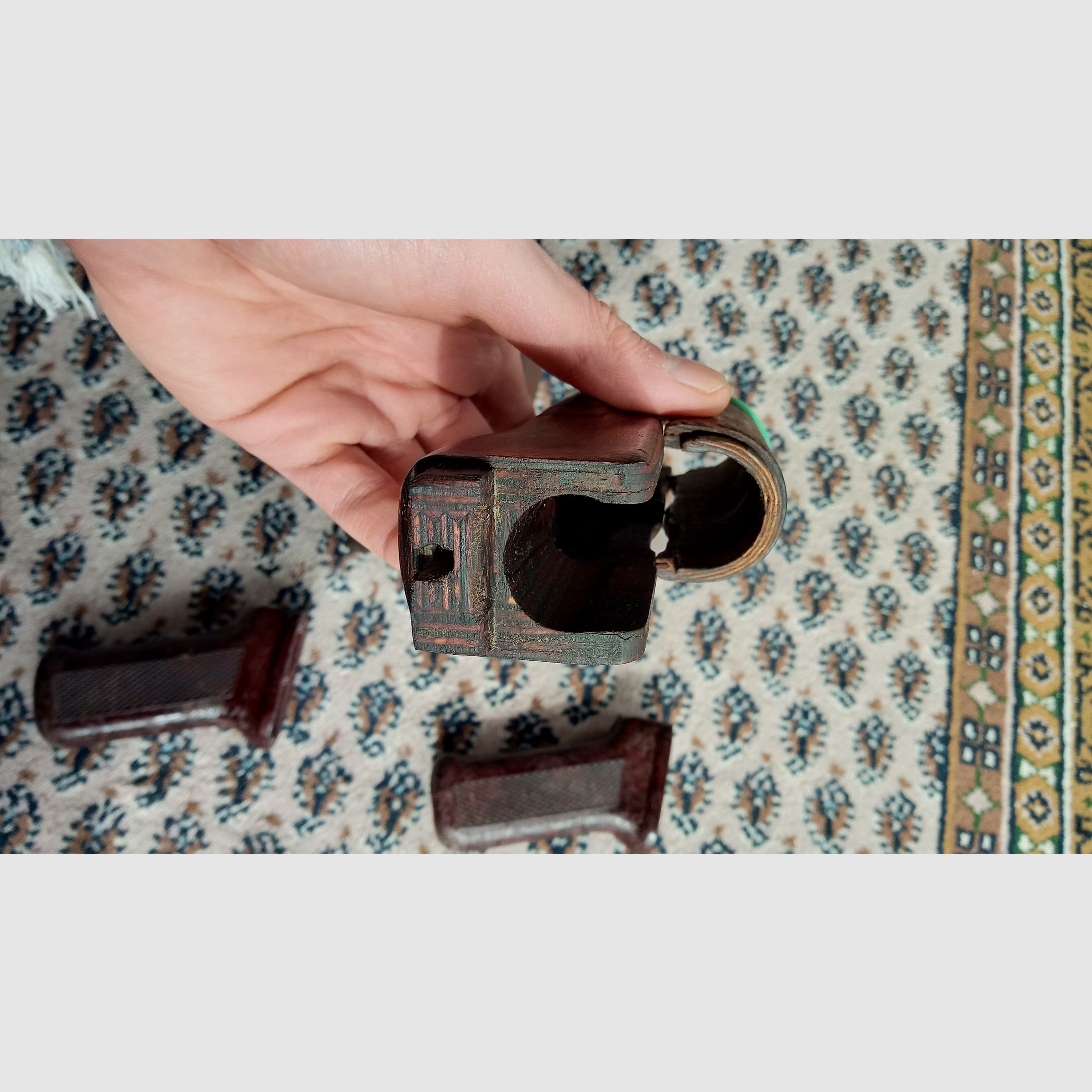 2 Sets Original Anbauteile inkl. Holz Laminat Handschutz und Bakelit Griff / AKM und AK74 