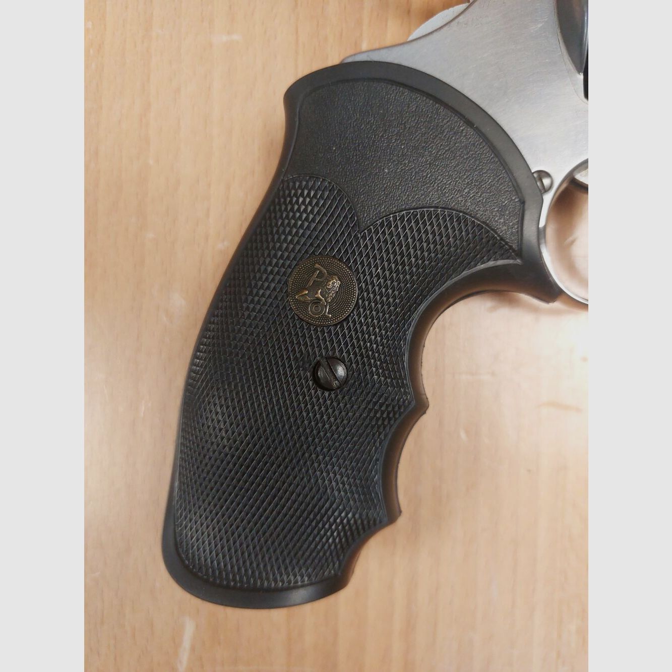 Smith & Wesson, USA 60, image 4 of 7