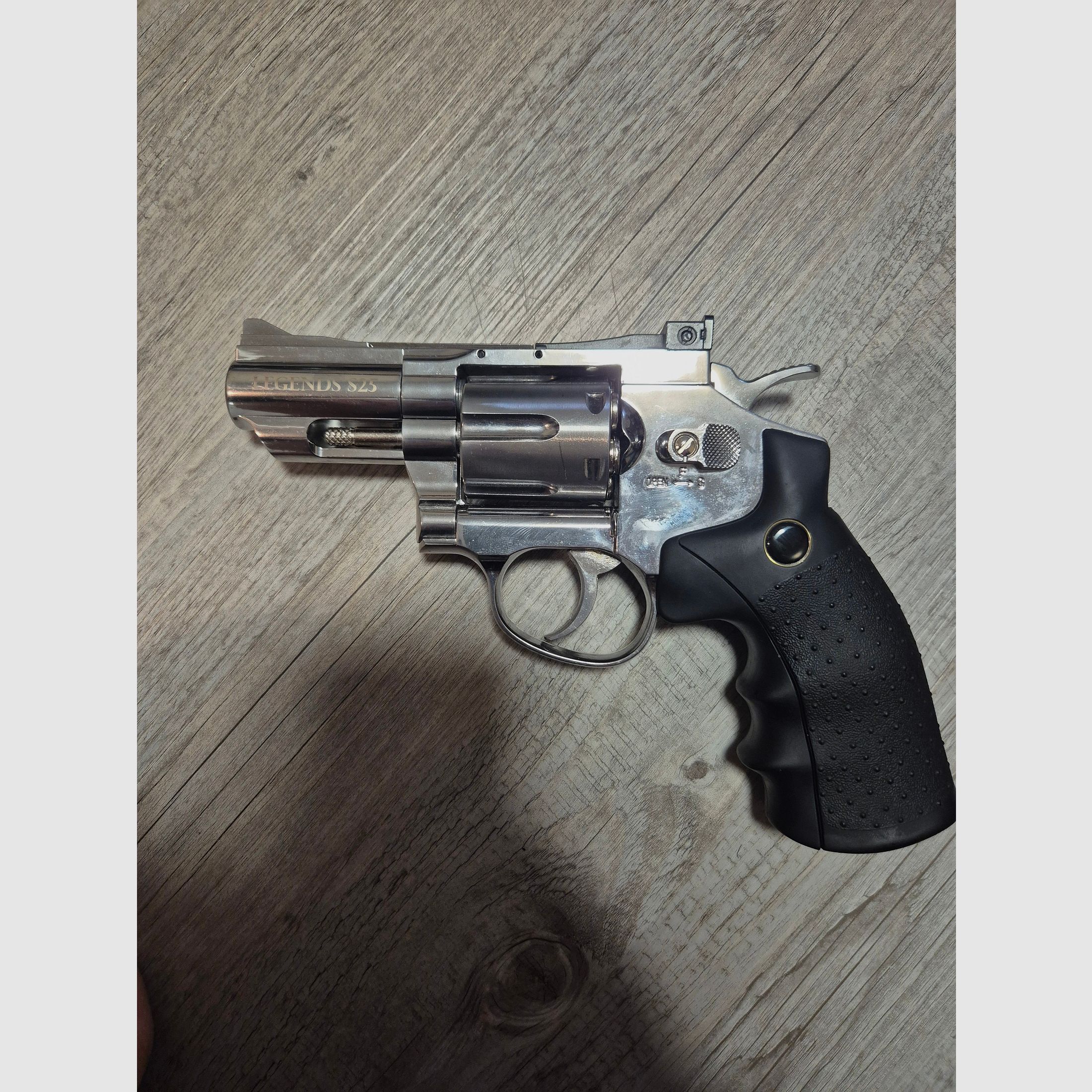 Rewolwer Crosman SNR 177