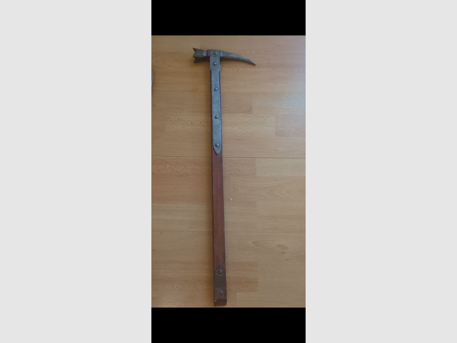 Martillo de guerra medieval / pico de cuervo – arma decorativa / réplica