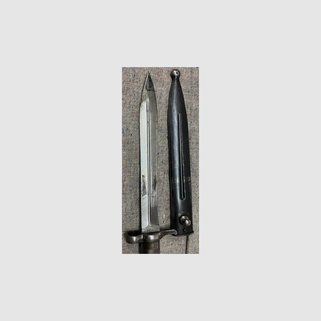 Schwedisches Bajonett Modell 1896 für den Schwedenmauser. Der Hersteller ist die Firma E.J.A.B. - Eskilstuna Jernolegets Aktion Bolaget in Eskilstuna / Schweden.