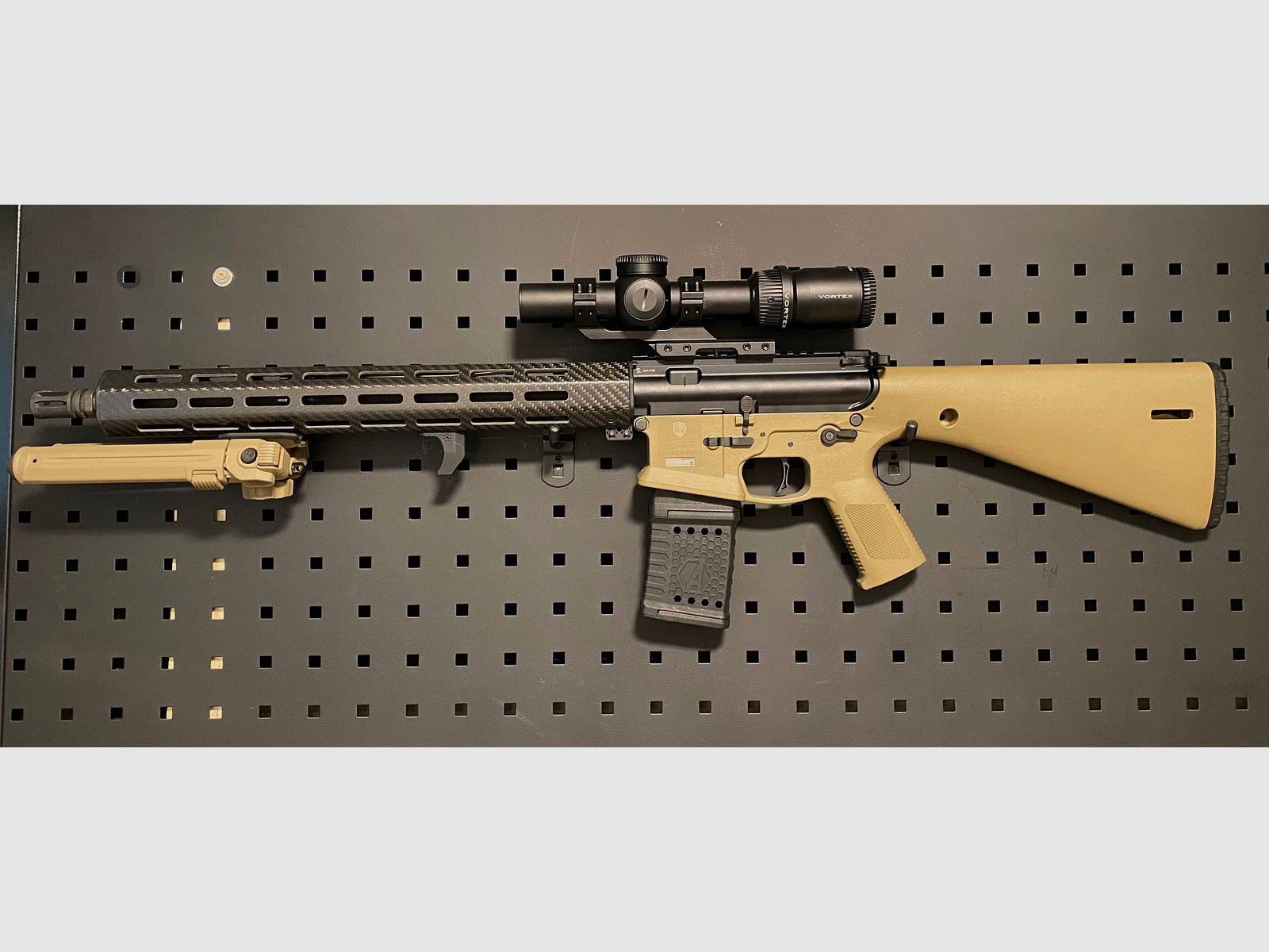 Brownells/KE-Arms WWSD 2020 FDE 16“ .223 + Vortex Lvpo