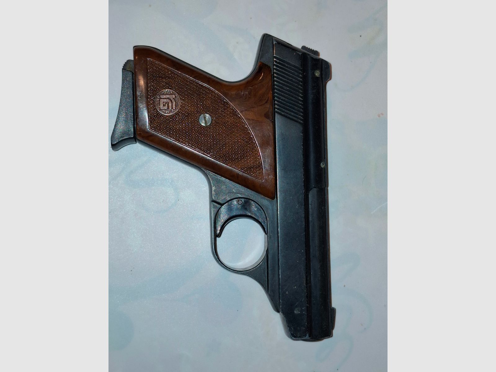 4 pistolets/ revolvers à blanc