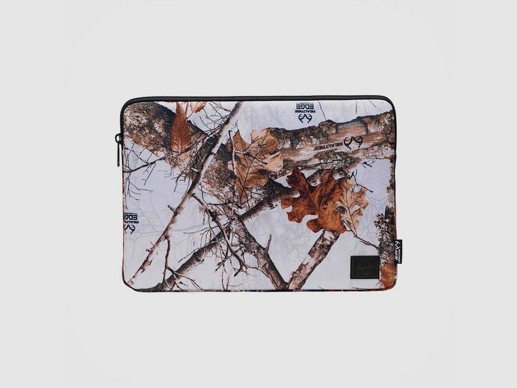 HERSCHEL – REALTREE® ANCHOR SLEEVE | 15-16 Zoll | Realtree Edge® Camo Weiß/Schwarz, Bild 1 von 2