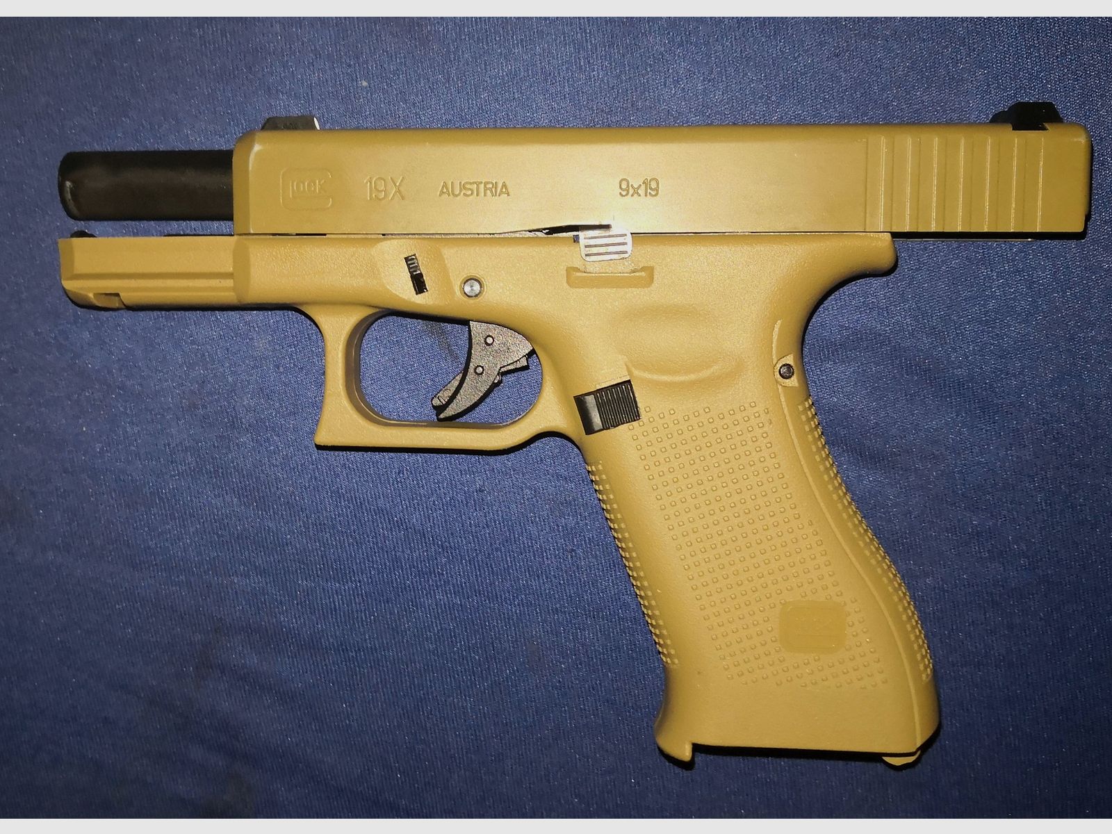 Glock 19X Airsoft with metal slide GBB 6mm BB Coyote Tan softair gas version with 2 magazines