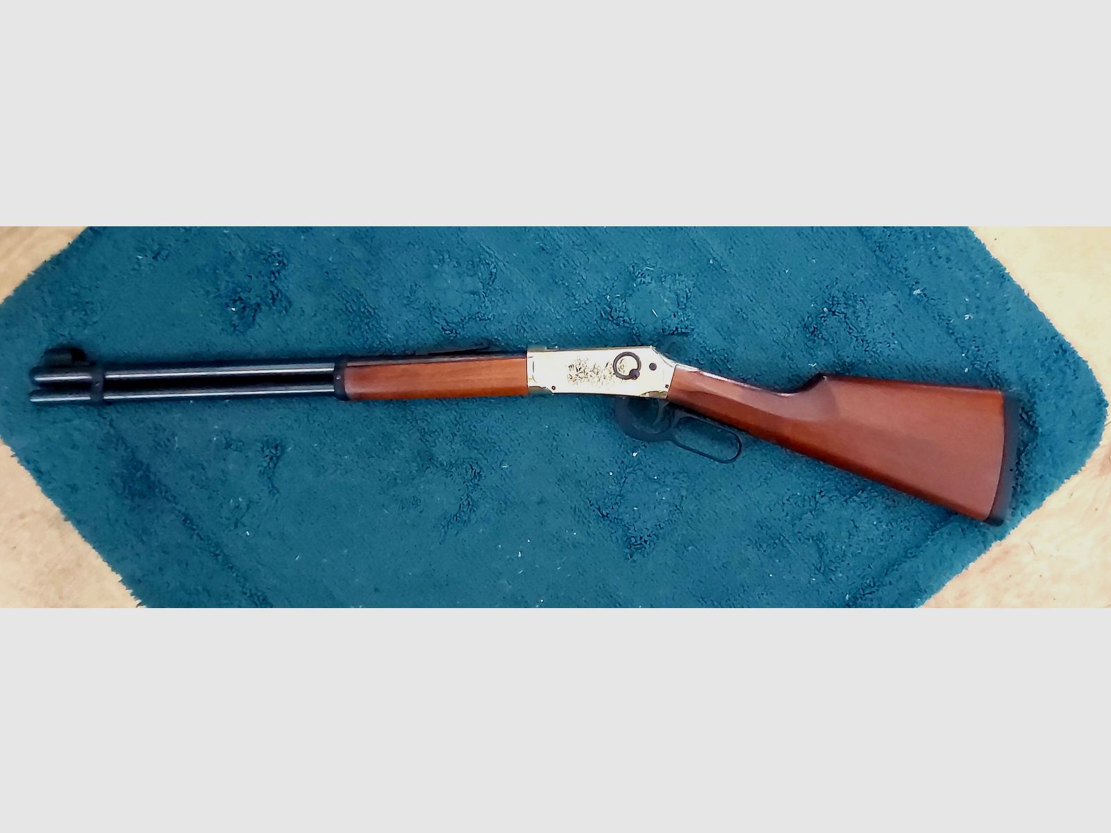 Walther Lever Action Wells Fargo long CO2-Gewehr in Gold-Optik im Kaliber 4,5mm -