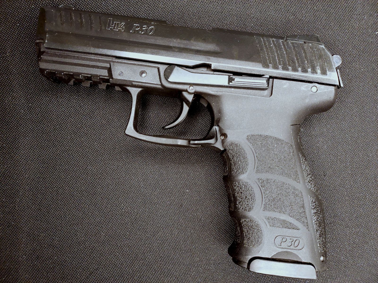 Heckler & Koch P30 9 mm P.A.K. brüniert (PTB 912) HK P 30 mit Safariland 7378 (7TS-ALS) Paddleholster 295 