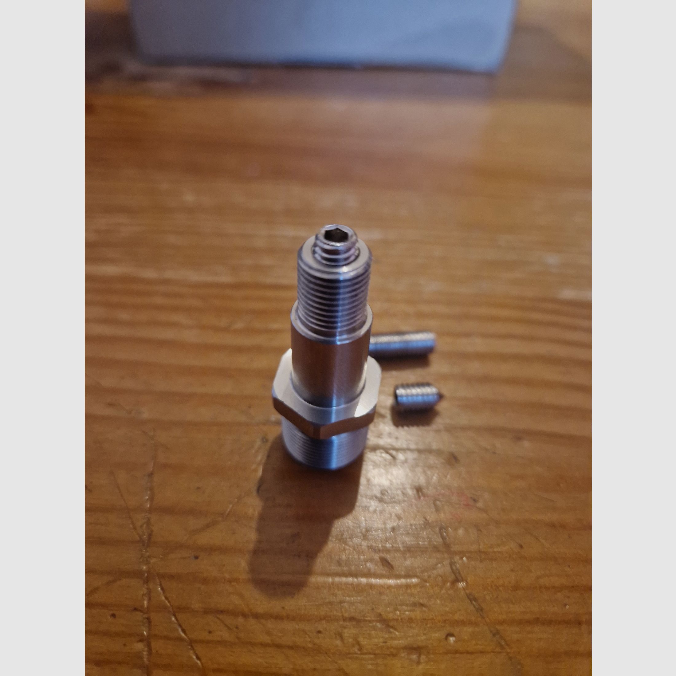 Carcasa del tornillo de válvula Huben K1