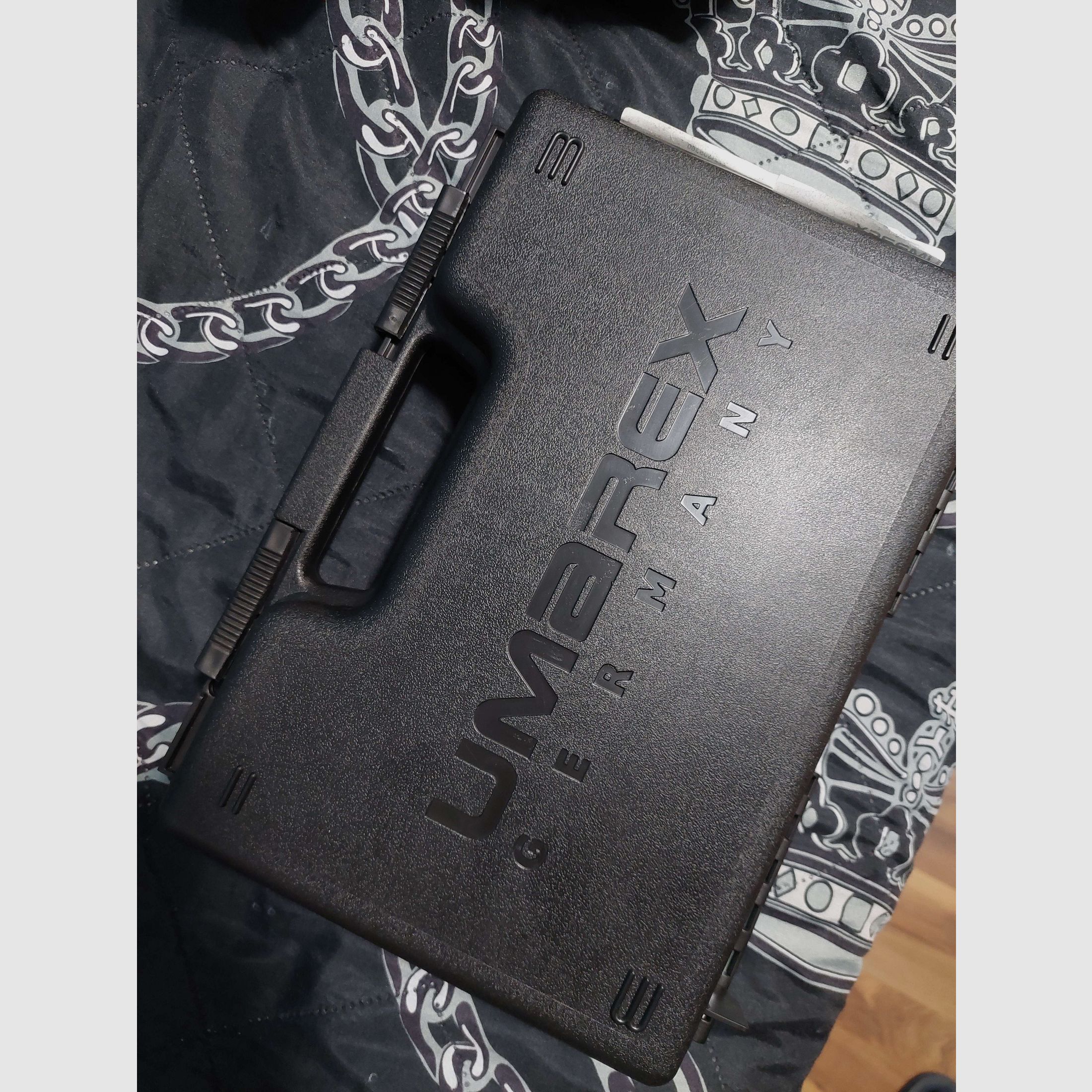 Walther PPQ + Original Walther Pistolen-Holster & 1 Extra Magazin