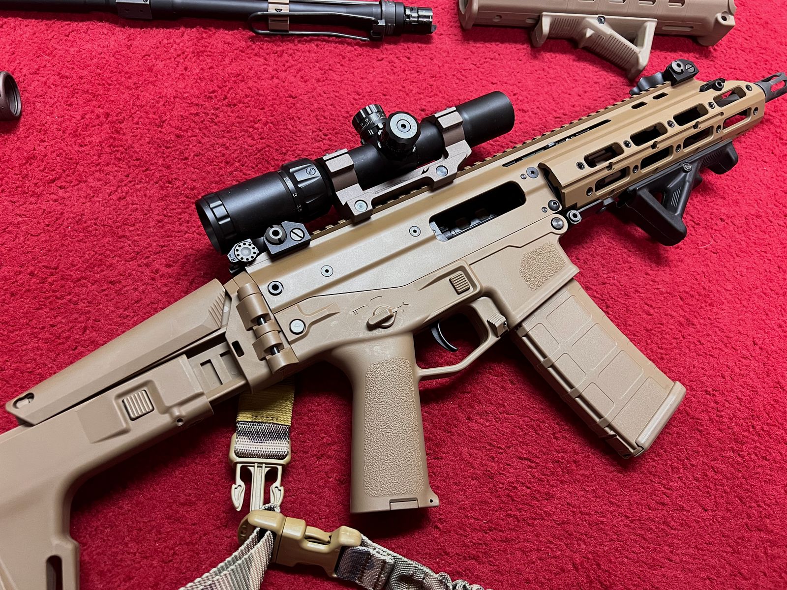 Wei-ETech MSK Masada Open Bolt GBB 6mm BB w kolorze Tan z akcesoriami i systemem wymiany