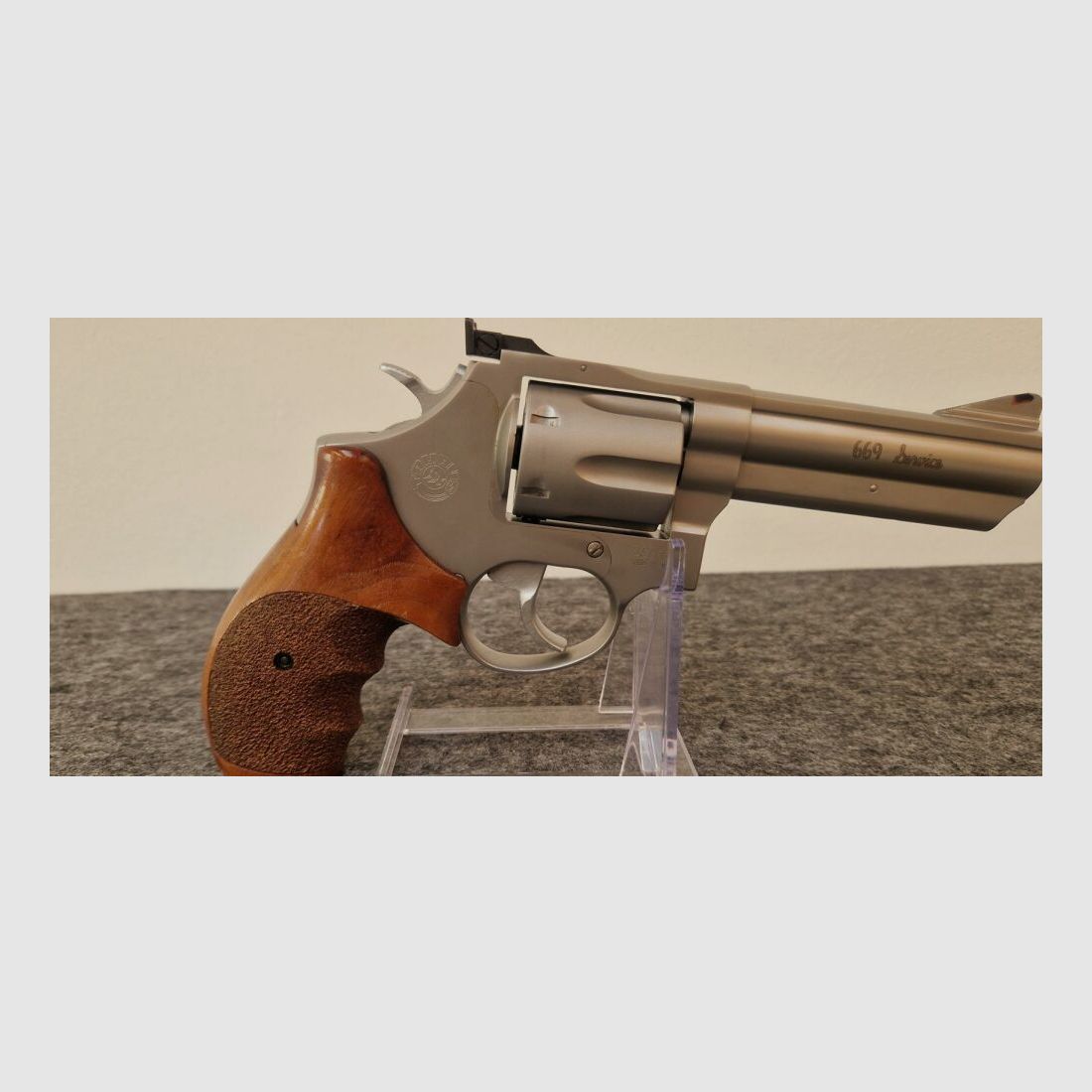 Taurus	 Revolver 669 Service - .357 Mag.