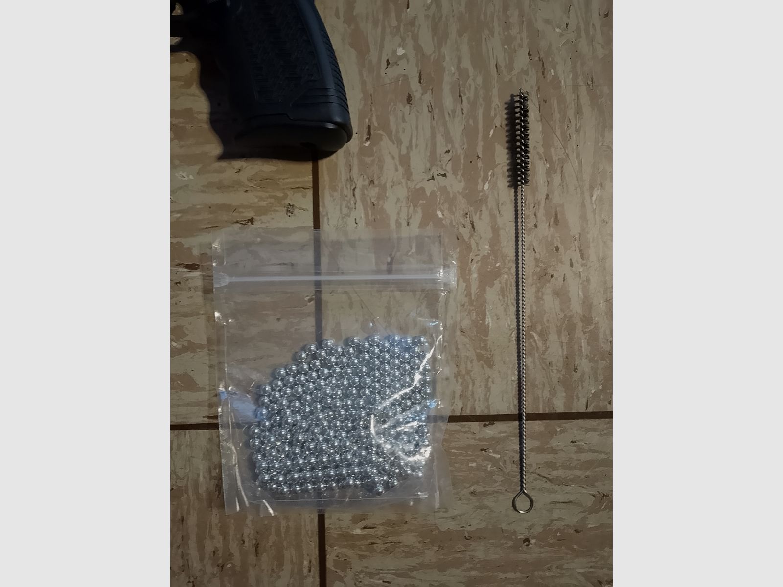 Kli Maverick GBB Gas Blow Back Airsoft Pistole mit Zubehör Greengas + Stahl + 0,20g H&K + ASG  BB's Set 