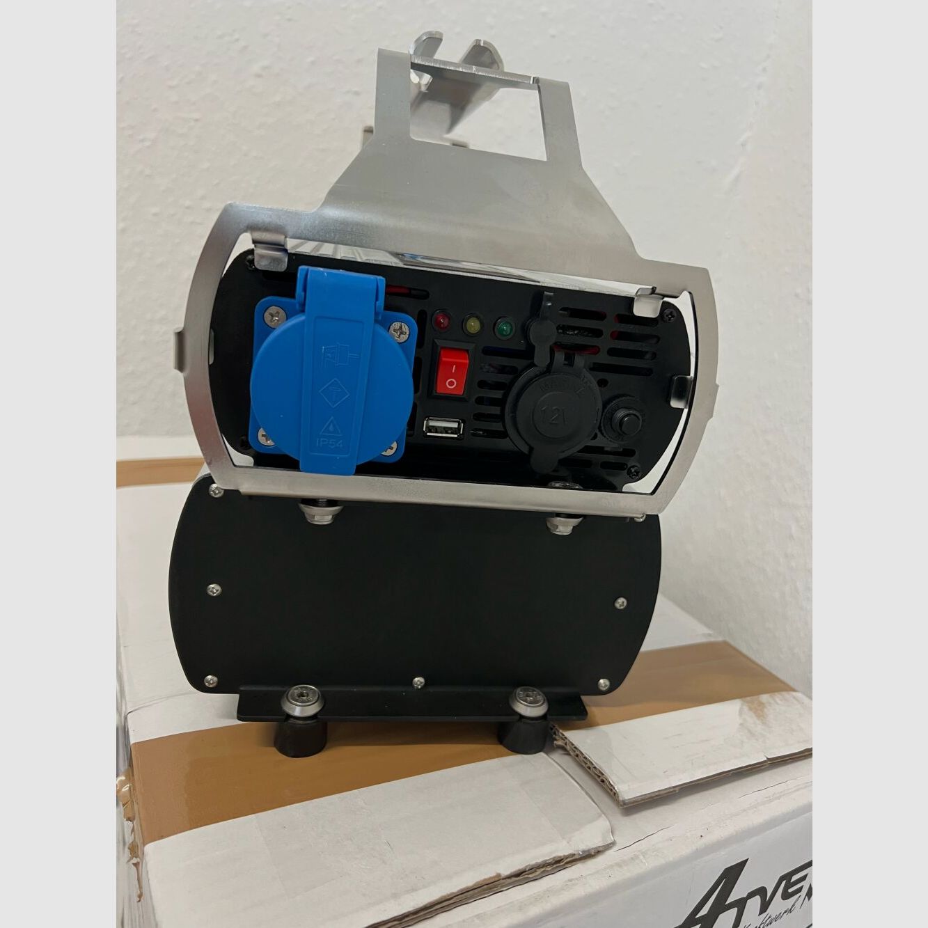 AXSOL ARVEY A-Serie 1000 A1 Batterie de secours 230 V appareil de base, y compris batterie LiFePO4 de 20 Ah et poignée